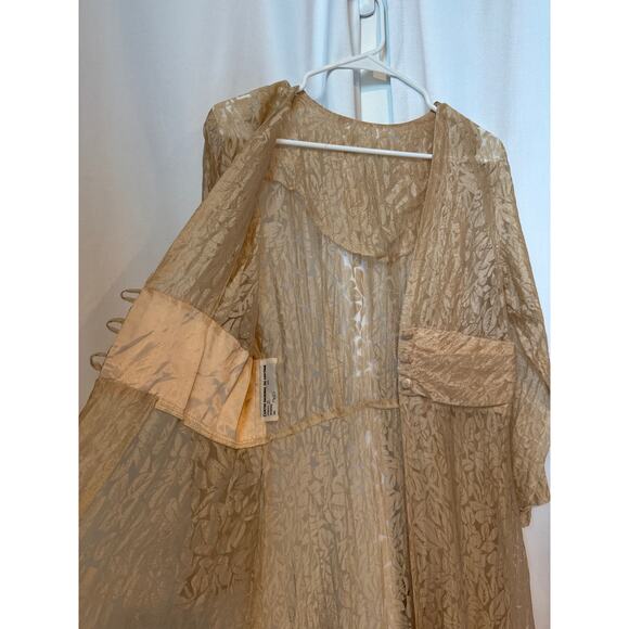 Vintage 1960s French Lace Gown Robe • Centre National du Costume
medium - Picture 15 of 16